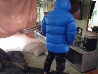 Handjob and cumshot in the sleepingbag