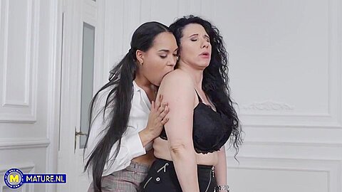 Licking The Hairy Pussy From Her Italian Stepmom – Sofia Siena, Kim Hot And Mature Nl
