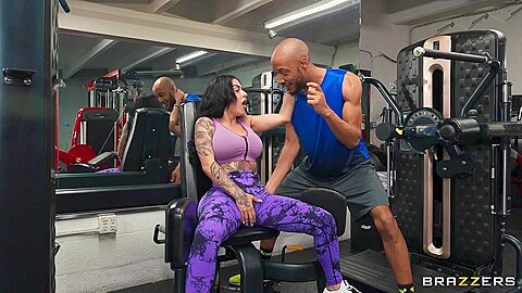 Dwayne Foxxx And The Official Egypt In Sneaky Public Gym Screw