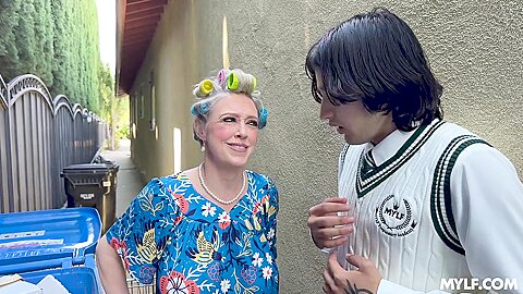 Stepmother Fucker : The Yoga Master – Dee Williams